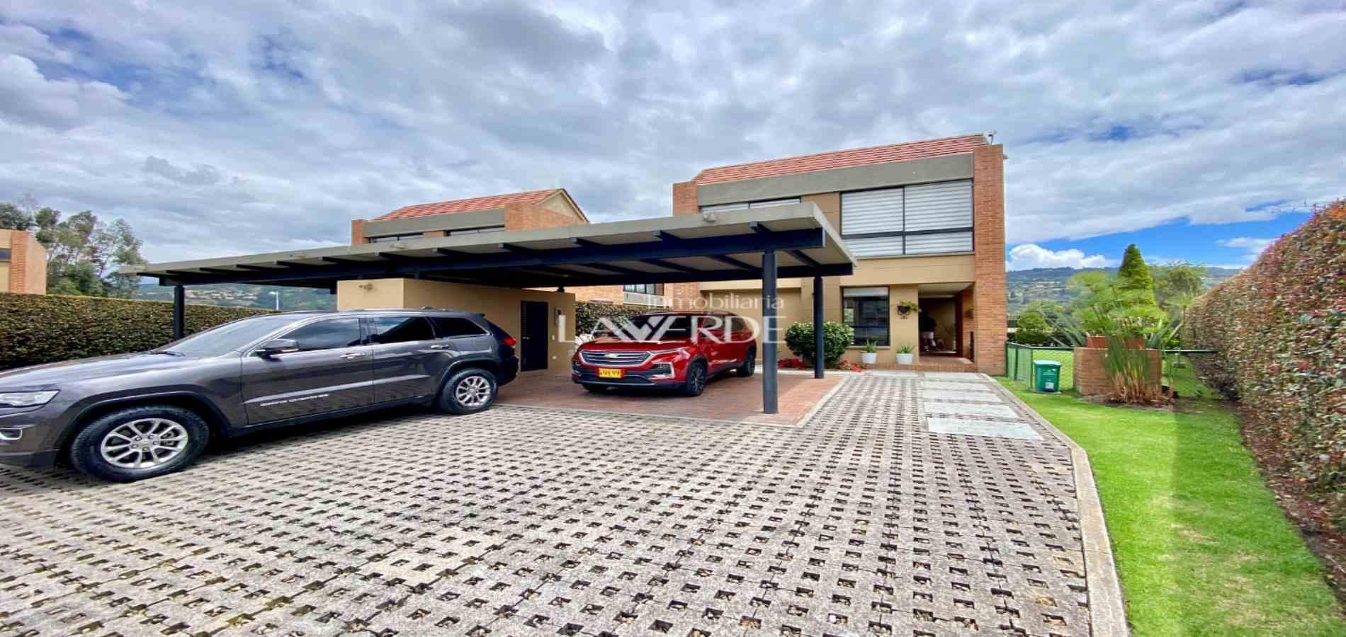 Casa en venta Cundinamarca Chía Cr Hacienda Fontanar Acacias 220 m2 Habitaciones 3 Baños 5 Garajes 4 Precio $1850000000