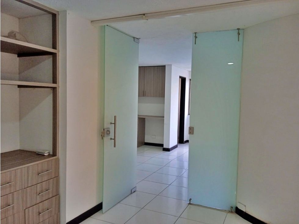 Oficina en venta Valle Del Cauca Cali Versalles 40 m2 Habitaciones 0 Baños 2 Garajes 0 Precio $105000000