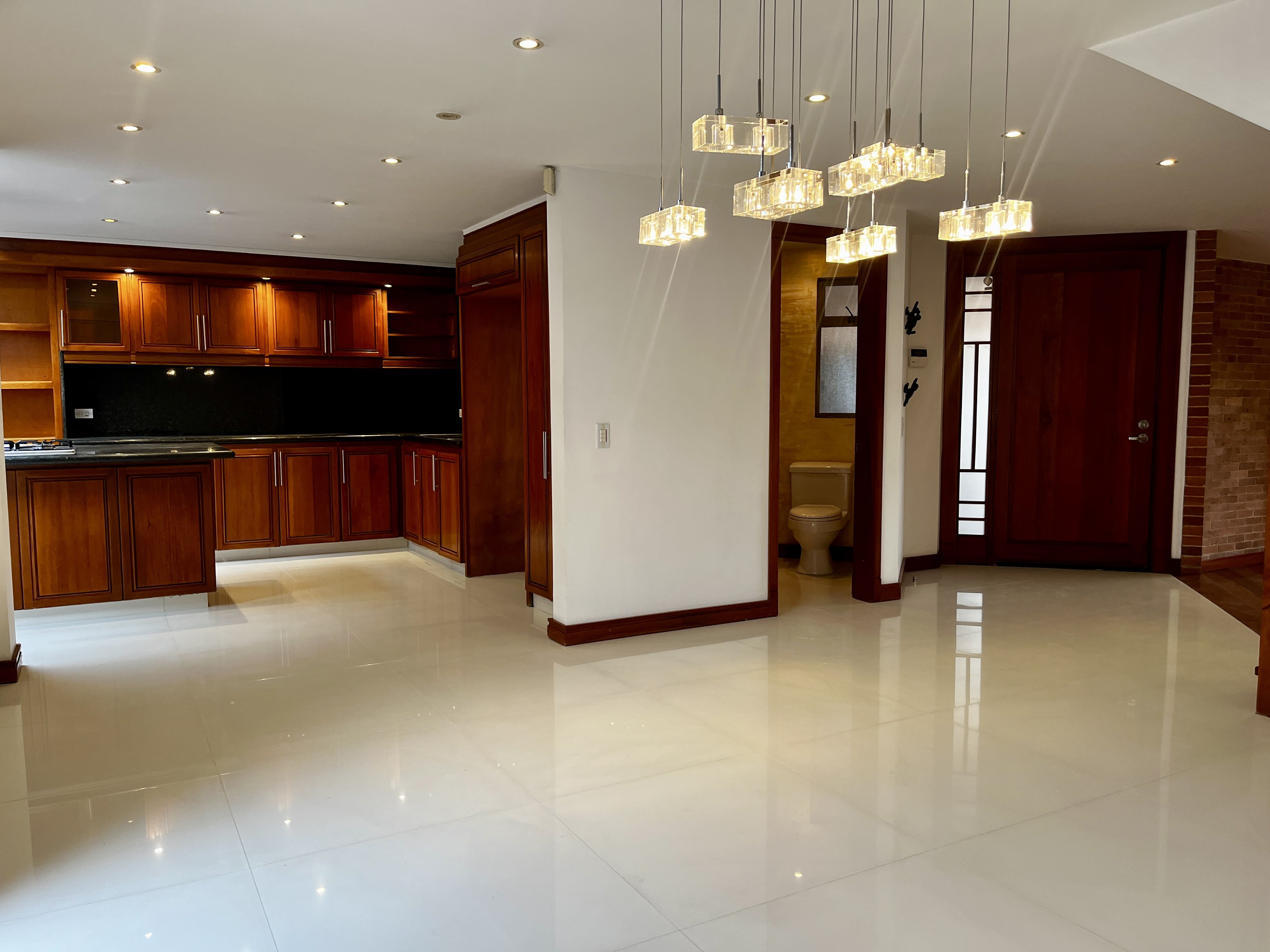 Casa en venta Cundinamarca Chía Vereda La Balsa 270 m2 Habitaciones 4 Baños 5 Garajes 1 Precio $890000000