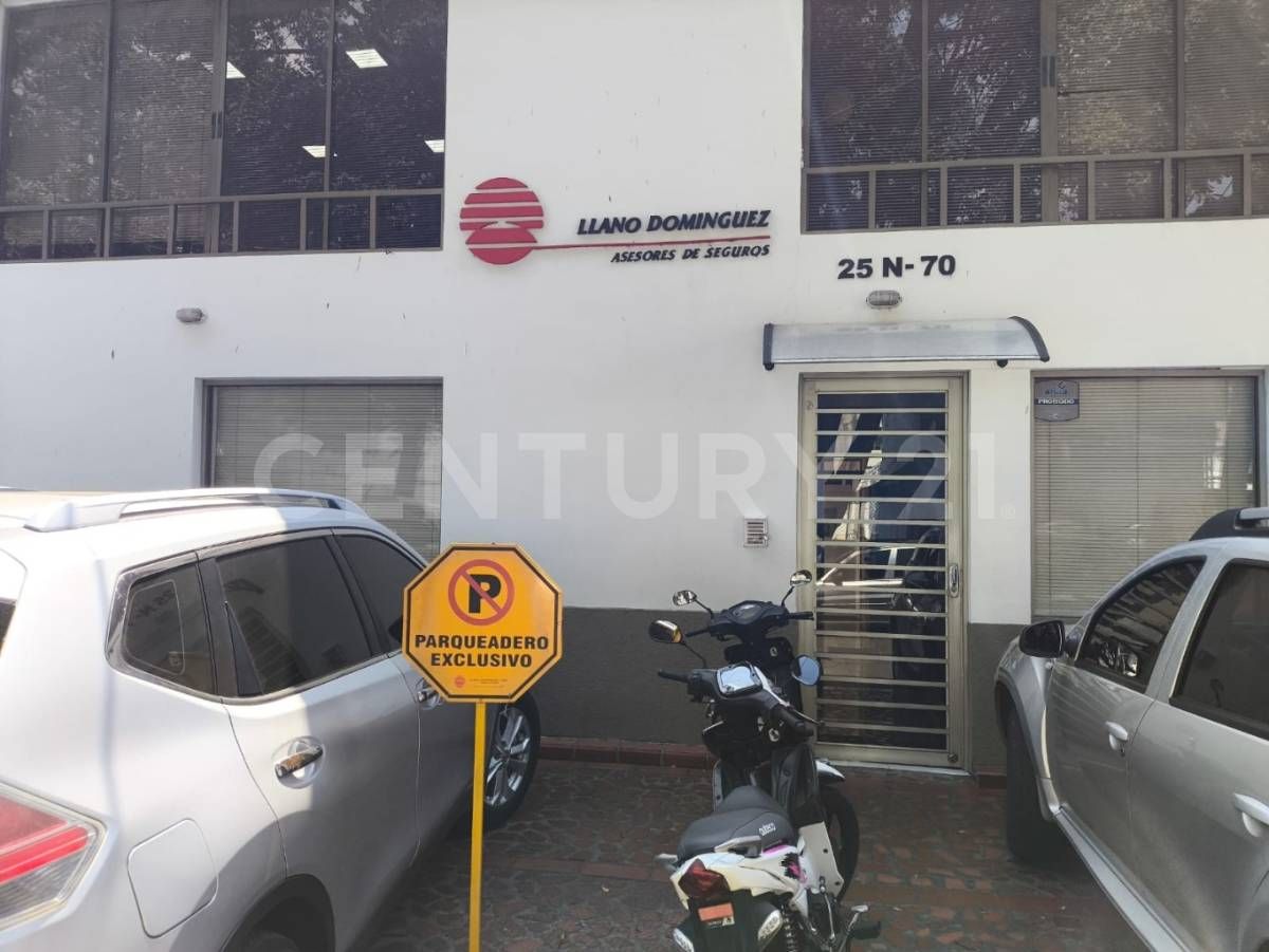 Oficina en arriendo Valle Del Cauca Cali Santa Mónica 216 m2 Habitaciones 0 Baños 3 Garajes 0 Precio $6000000