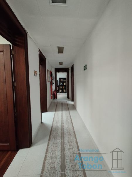 Oficina en arriendo Antioquia Medellín Santa Rosa De Lima 165 m2 Habitaciones 0 Baños 2 Garajes 0 Precio $16000000