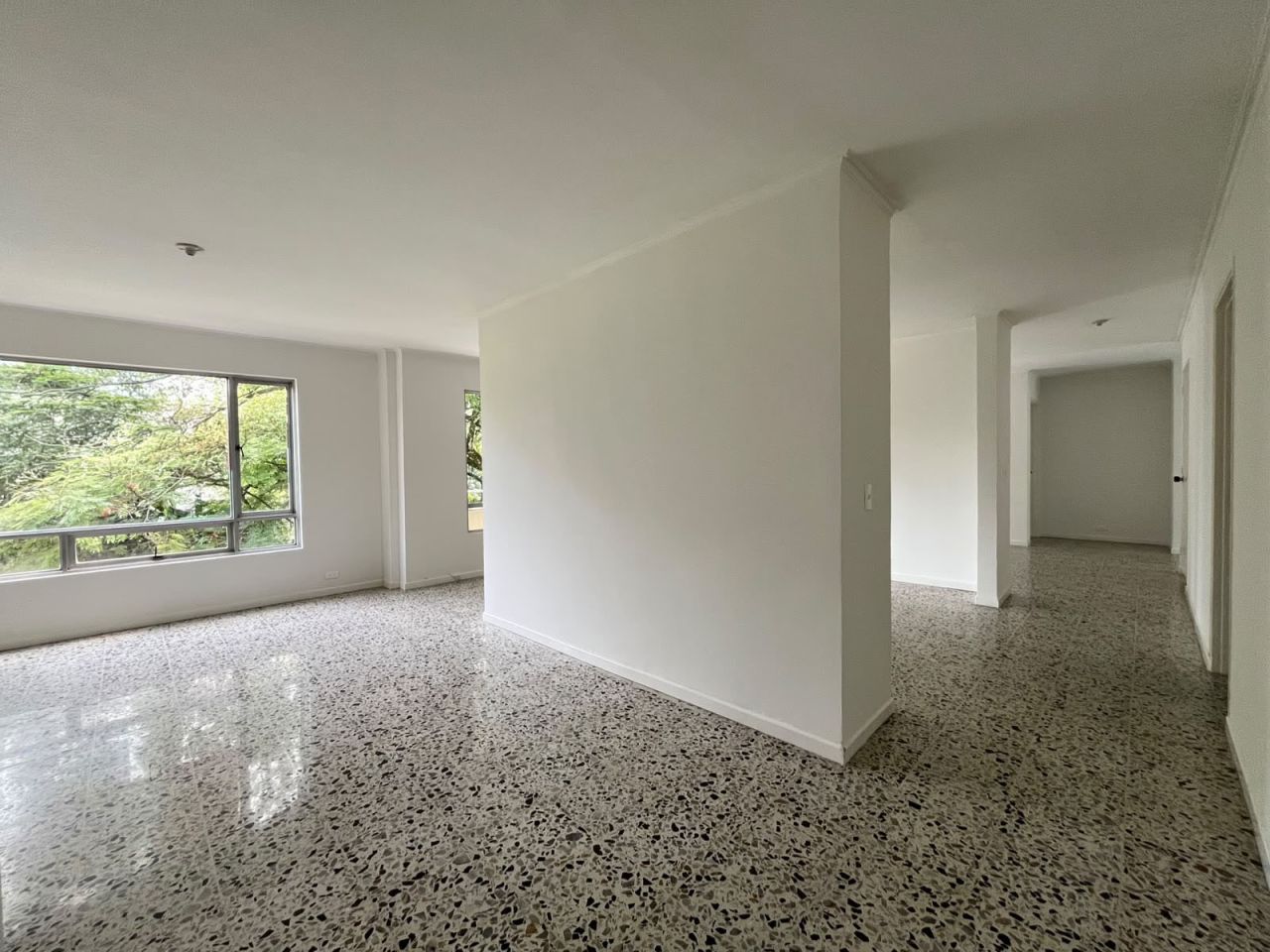 Apartamento en arriendo o venta Antioquia Medellín San Lucas 155 m2 Habitaciones 3 Baños 2 Garajes 2 Precio venta $1100000000 Precio arriendo $5500000