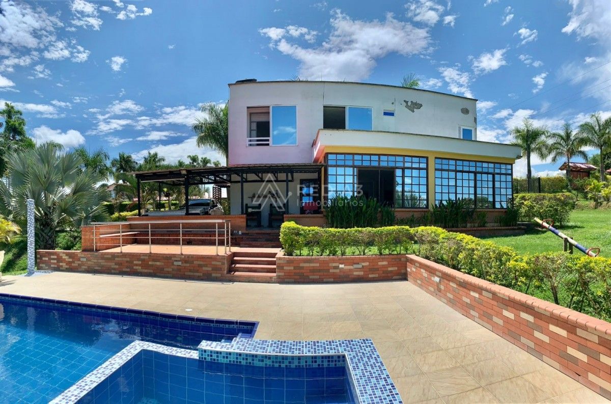 Casa en arriendo Risaralda Pereira Pereira 230 m2 Habitaciones 4 Baños 4 Garajes 2 Precio $7500000