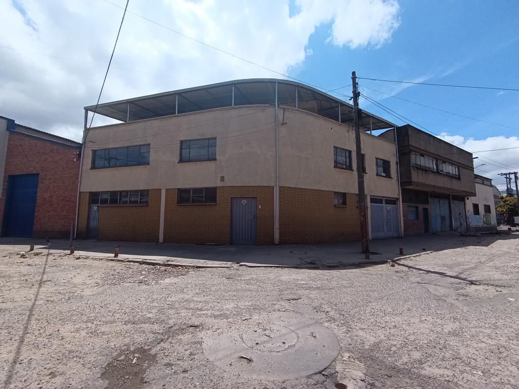 Bodega en venta Cundinamarca Bogotá Gorgonzola 553 m2 Habitaciones 0 Baños 4 Garajes 1 Precio $1400000000