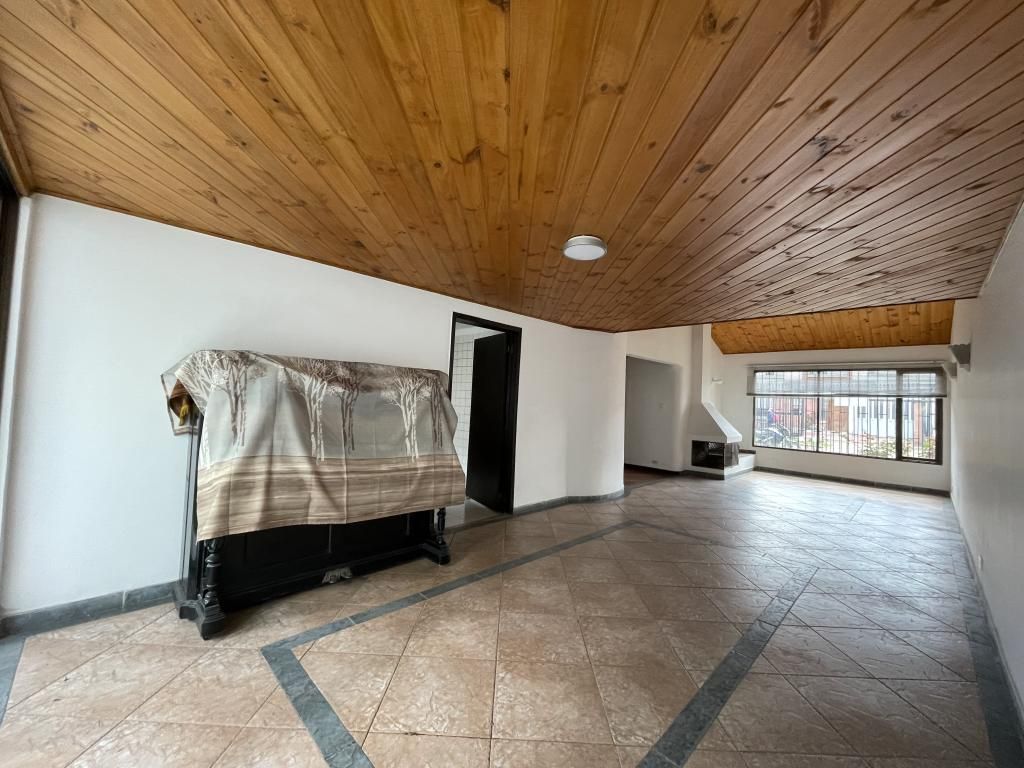 Casa en venta Cundinamarca Bogotá Polo Club 244 m2 Habitaciones 4 Baños 3 Garajes 2 Precio $1200000000