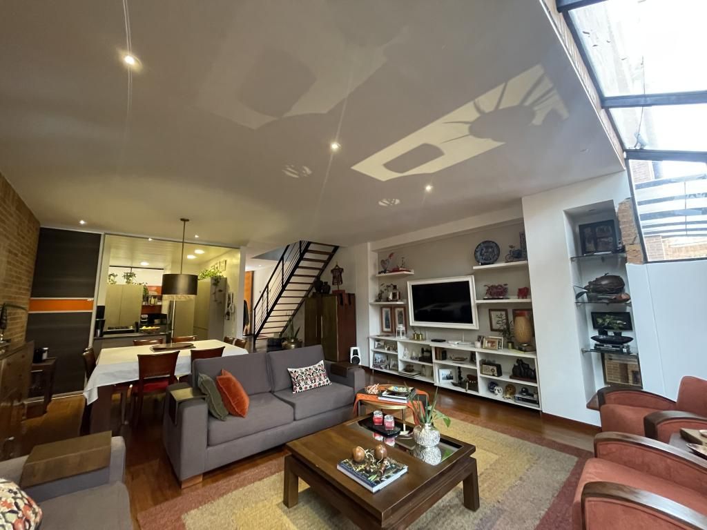 Casa en venta Cundinamarca Bogotá Chicó Norte 330 m2 Habitaciones 4 Baños 4 Garajes 3 Precio $2400000000