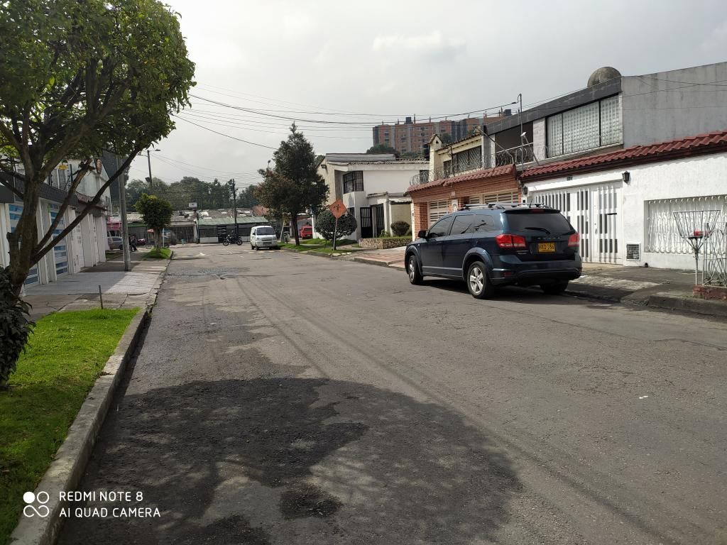 Casa en venta Cundinamarca Bogotá Modelia Occidental 214 m2 Habitaciones 4 Baños 4 Garajes 2 Precio $830000000