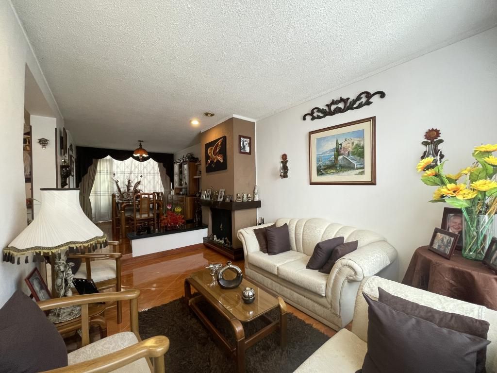 Casa en venta Cundinamarca Bogotá Santa Rosa 183 m2 Habitaciones 4 Baños 2 Garajes 2 Precio $720000000