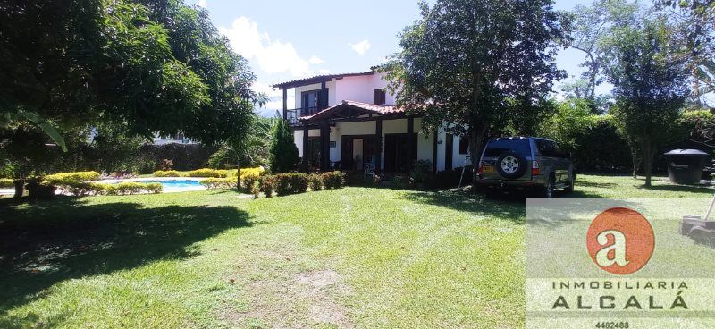 Finca en venta Antioquia Santafé De Antioquia Santafé De Antioquia 1033 m2 Habitaciones 3 Baños 2 Garajes 0 Precio $800000000