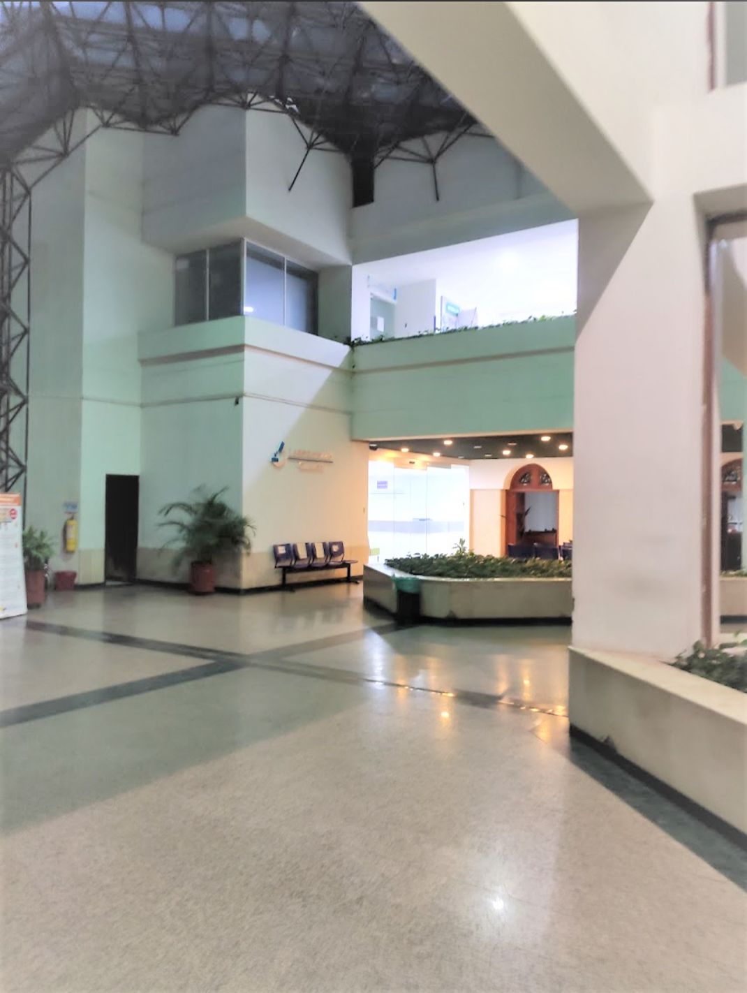 Consultorio en venta Valle Del Cauca Cali Militar 40 m2 Habitaciones 0 Baños 2 Garajes 1 Precio $190000000