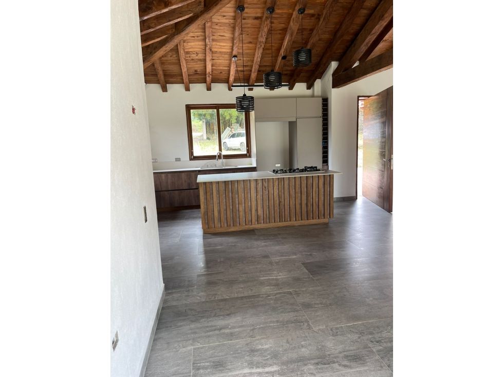 Finca en arriendo o venta Antioquia El Carmen De Viboral El Carmen De Viboral 200 m2 Habitaciones 3 Baños 4 Garajes 5 Precio venta $1780000000 Precio arriendo $8000000