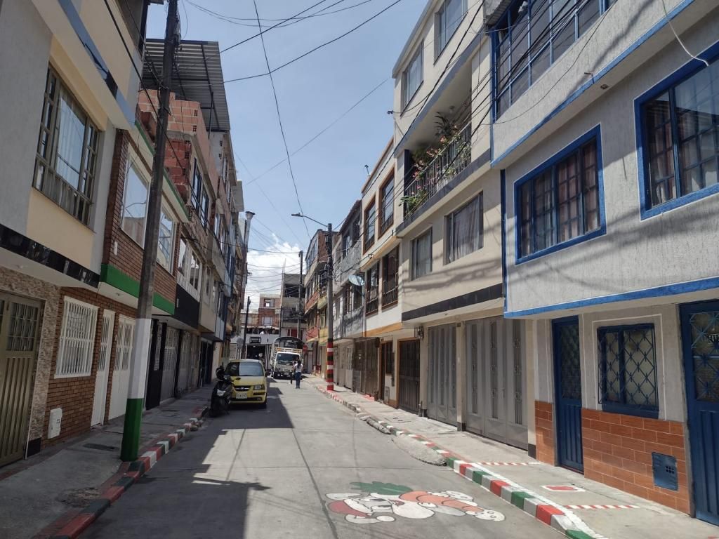 Casa en venta Cundinamarca Bogotá El Muelle 220 m2 Habitaciones 7 Baños 3 Garajes 1 Precio $450000000