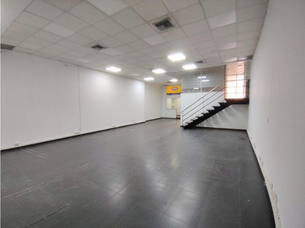 Local en arriendo Valle Del Cauca Cali Chipichape 200 m2 Habitaciones 0 Baños 3 Garajes 2 Precio $9000000