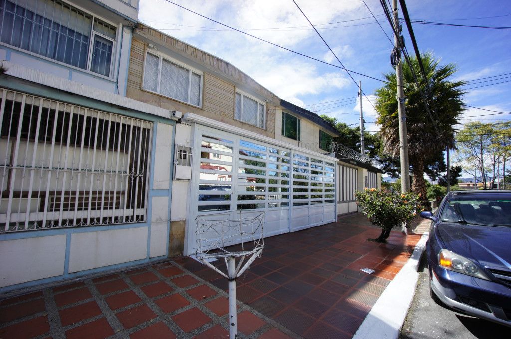 Casa en venta Cundinamarca Bogotá Ricaurte 237 m2 Habitaciones 4 Baños 3 Garajes 4 Precio $880000000