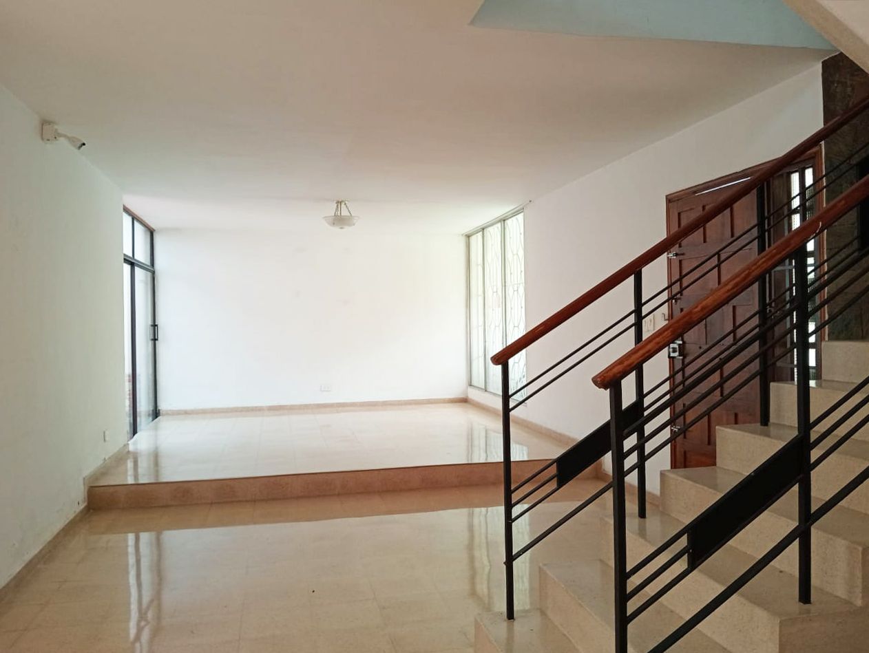 Oficina en arriendo Antioquia Medellín Bolivariana 285 m2 Habitaciones 0 Baños 4 Garajes 2 Precio $9600000