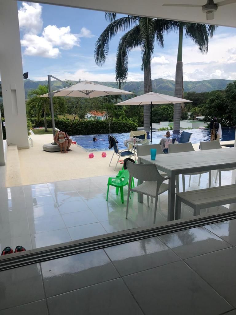 Casa en venta Tolima Carmen De Apicalá Carmen De Apicalá 400 m2 Habitaciones 5 Baños 6 Garajes 7 Precio $1500000000