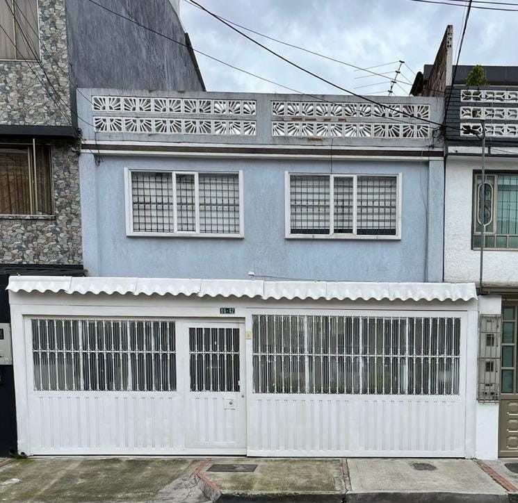 Casa en venta Cundinamarca Bogotá Bellavista Occidental 250 m2 Habitaciones 5 Baños 3 Garajes 2 Precio $710000000