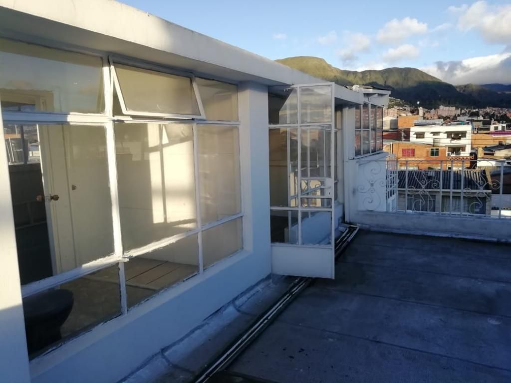 Edificio en venta Cundinamarca Bogotá Ciudad Berna 447 m2 Habitaciones 10 Baños 10 Garajes 1 Precio $1200000000