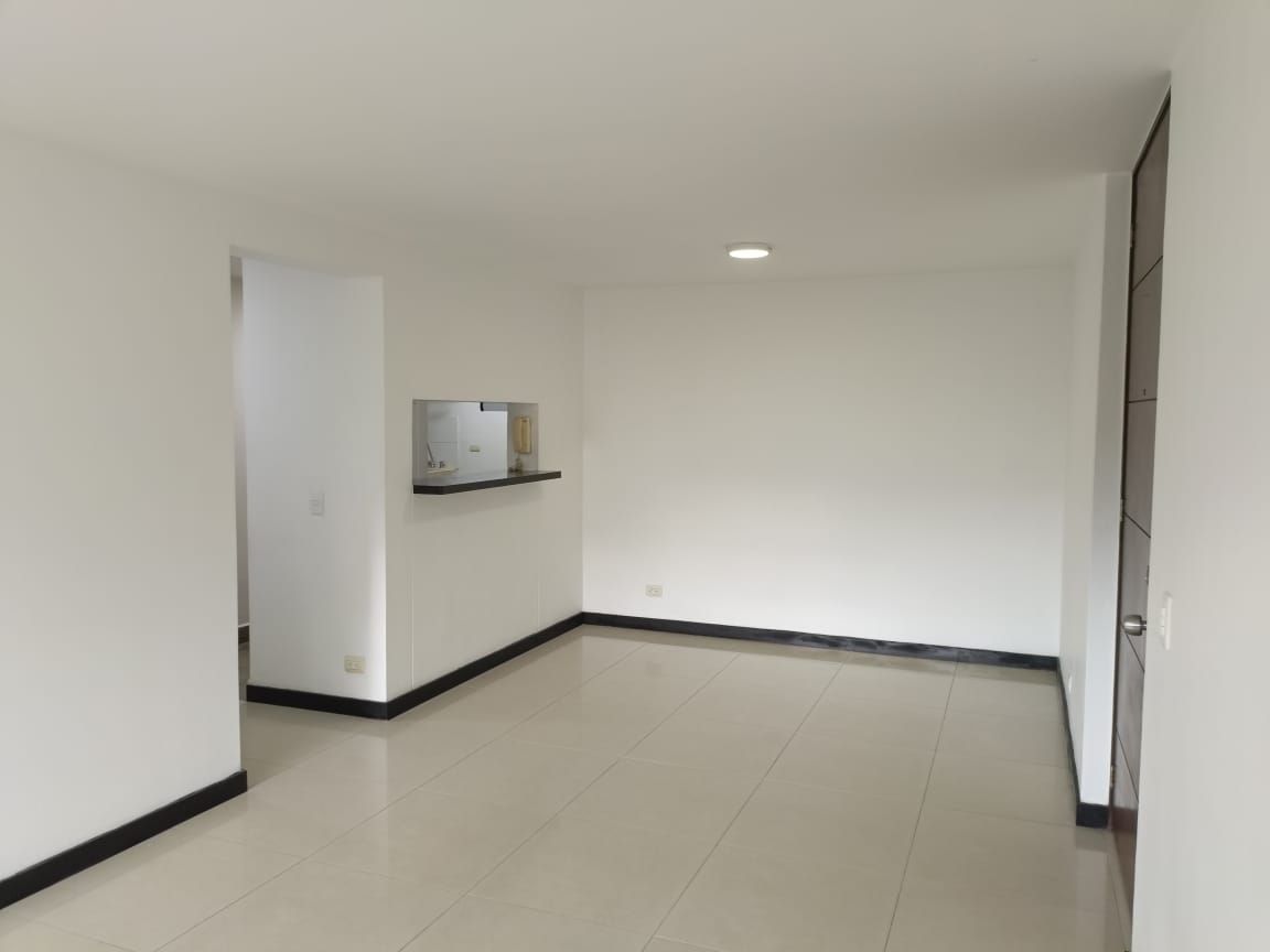 Apartamento en arriendo Antioquia Medellín Loma De Los Bernal 102 m2 Habitaciones 3 Baños 2 Garajes 1 Precio $3700000