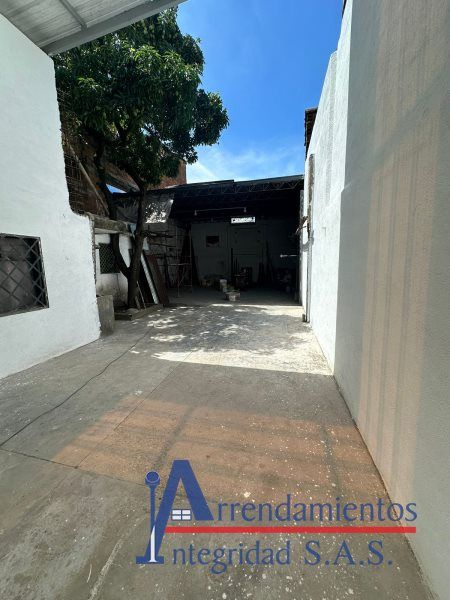Bodega en arriendo Antioquia Medellín Cristo Rey 225 m2 Habitaciones 0 Baños 1 Garajes 0 Precio $9000000
