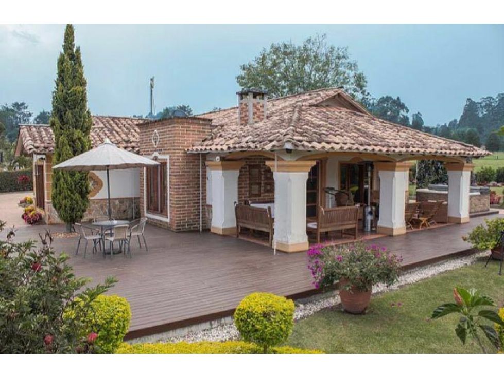 Casa en arriendo o venta Antioquia Medellín Villa Carlota 300 m2 Habitaciones 3 Baños 3 Garajes 6 Precio venta $2900000000 Precio arriendo $16000000