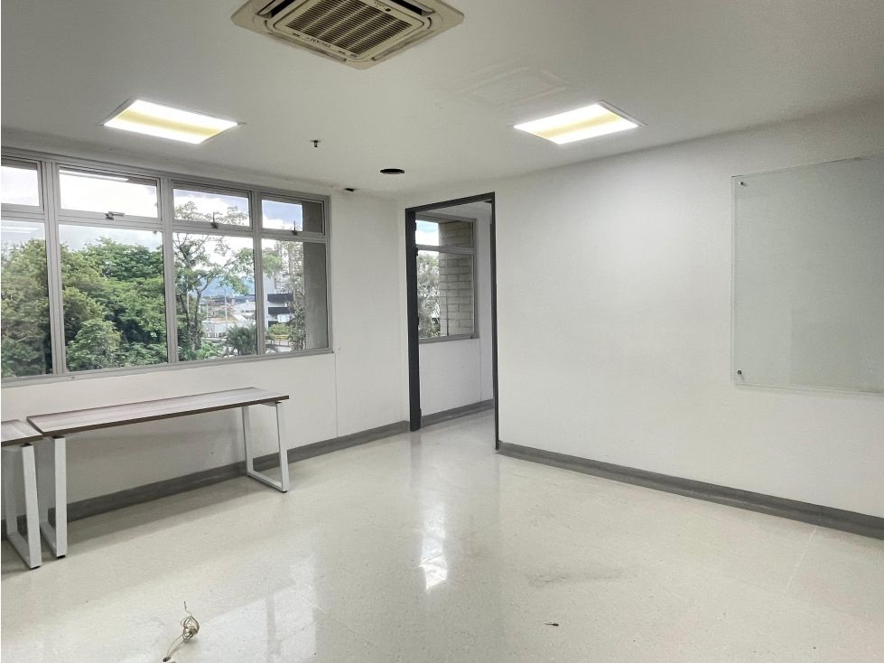 Consultorio en arriendo Antioquia Medellín Los Conquistadores 326 m2 Habitaciones 0 Baños 1 Garajes 0 Precio $31400000