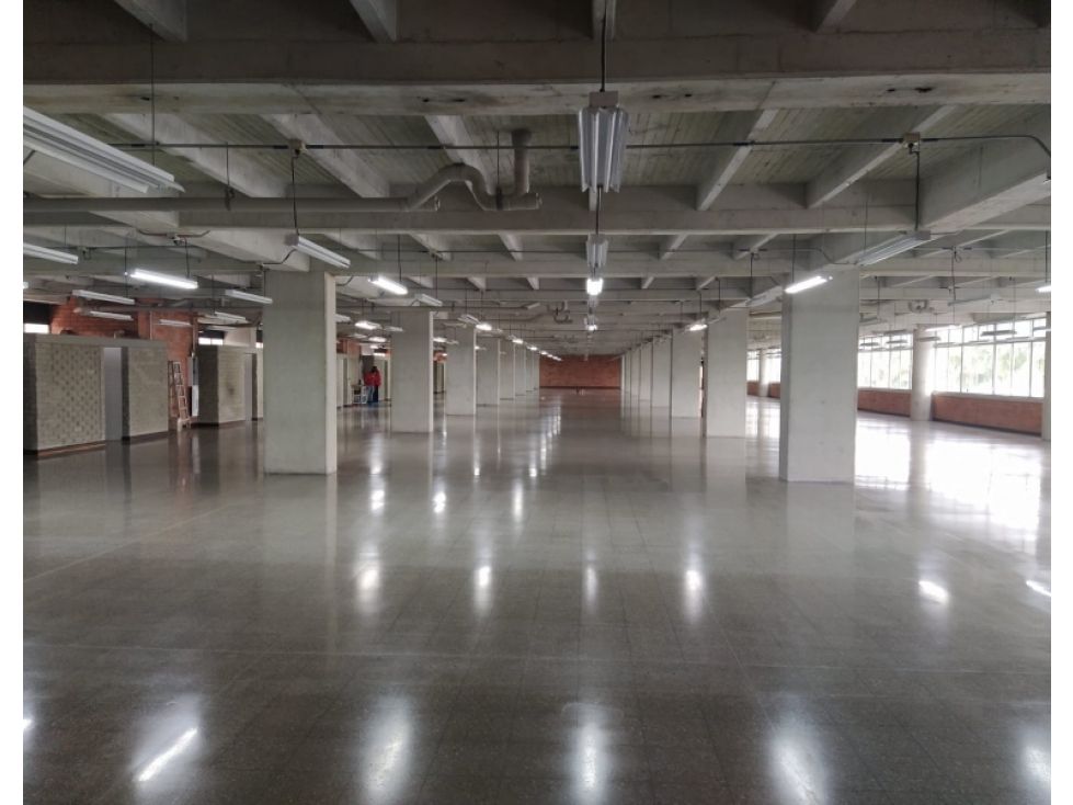 Local en arriendo Antioquia Medellín Cristo Rey 1940 m2 Habitaciones 0 Baños 2 Garajes 29 Precio $128856100