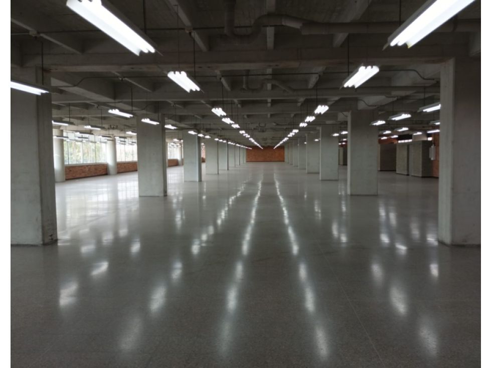 Local en arriendo Antioquia Medellín Cristo Rey 1940 m2 Habitaciones 0 Baños 2 Garajes 29 Precio $128856100