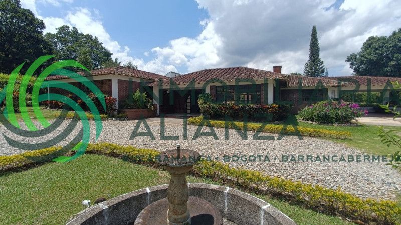 Casa Campestre en venta Santander Piedecuesta Cn Las Margaritas Menzuli 380 m2 Habitaciones 3 Baños 3 Garajes 4 Precio $2990000000