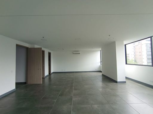Oficina en arriendo Antioquia Envigado Alcalá 77 m2 Habitaciones 0 Baños 1 Garajes 2 Precio $7490000