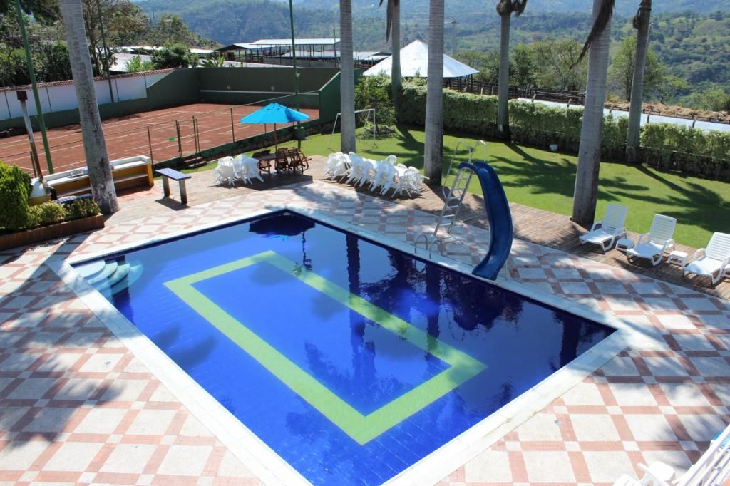 Finca en venta Cundinamarca Junín Junín 1200 m2 Habitaciones 7 Baños 7 Garajes 10 Precio $2000000000