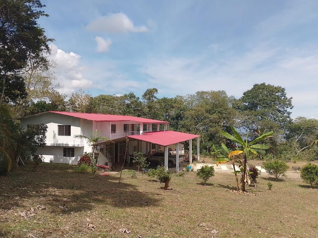 Casa Campestre en venta Cundinamarca Fusagasugá Balmoral 200 m2 Habitaciones 8 Baños 6 Garajes 4 Precio $989000000