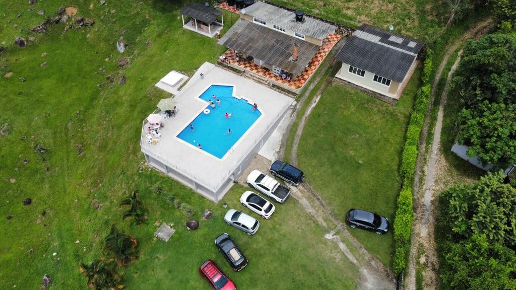 Finca en venta Cundinamarca El Colegio El Colegio 1100 m2 Habitaciones 7 Baños 7 Garajes 8 Precio $890000000