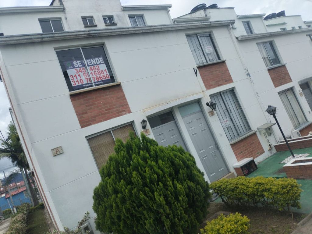 Casa en venta Cundinamarca Fusagasugá Cr Quintas De Los Rosales 70 m2 Habitaciones 3 Baños 2 Garajes 1 Precio $250000000