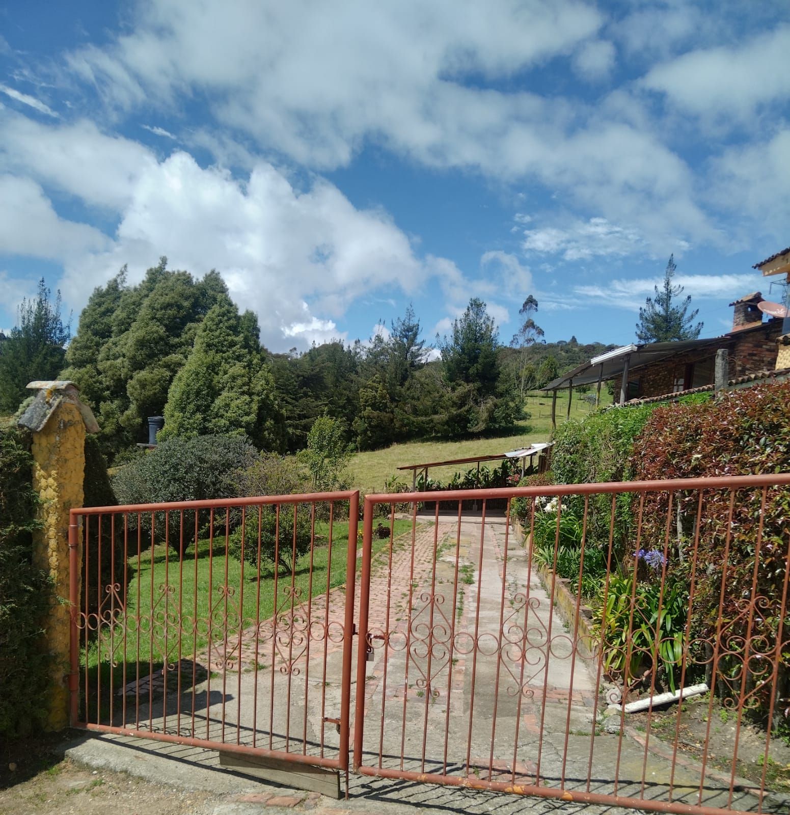 Casa en arriendo Cundinamarca La Calera Conjunto Bosque De Encenillo 1000 m2 Habitaciones 6 Baños 2 Garajes 1 Precio $2600000