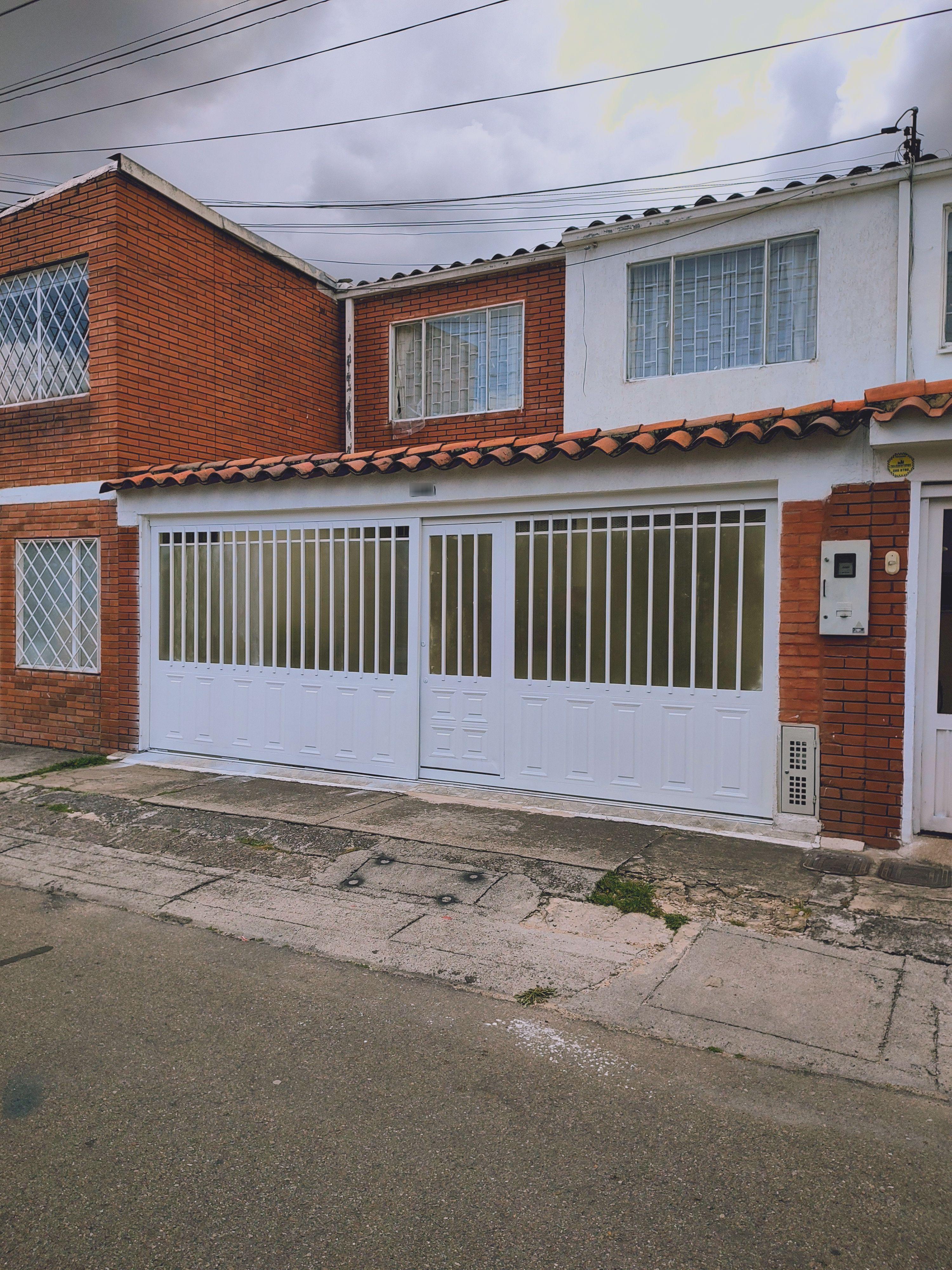 Casa en venta Cundinamarca Bogotá Santa Helena 180 m2 Habitaciones 4 Baños 3 Garajes 2 Precio $650000000