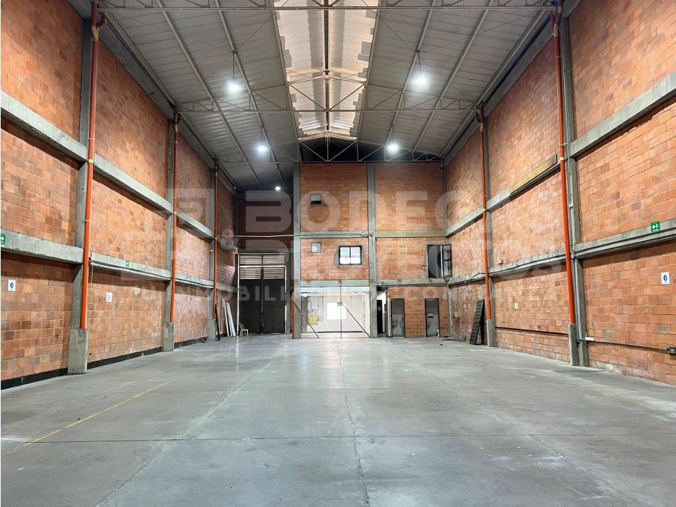Bodega en arriendo Antioquia Sabaneta Ancon Sur 690 m2 Habitaciones 0 Baños 5 Garajes 3 Precio $24000000