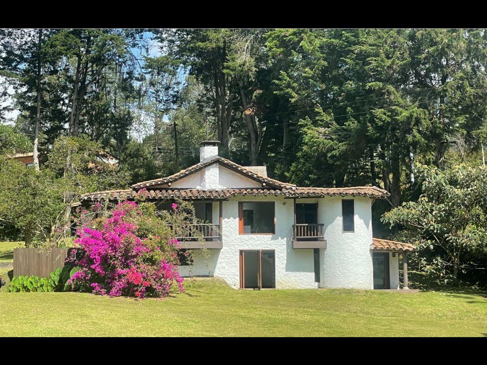 Finca en arriendo o venta Antioquia Medellín Colon 250 m2 Habitaciones 3 Baños 3 Garajes 6 Precio venta $2000000000 Precio arriendo $10000000