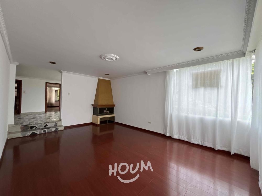 Casa en venta Cundinamarca Bogotá Estoril 274 m2 Habitaciones 6 Baños 4 Garajes 2 Precio $1650000000