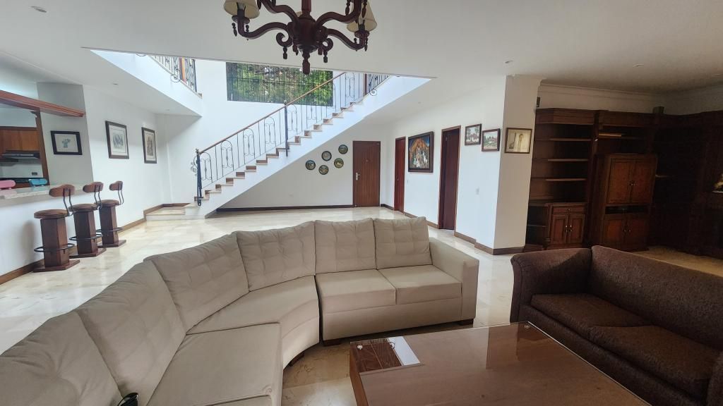 Casa en venta Antioquia Medellín El Tesoro 340 m2 Habitaciones 3 Baños 5 Garajes 5 Precio $2500000000