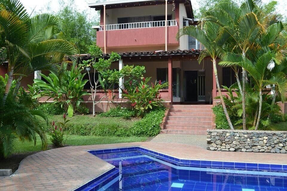 Finca en venta Antioquia San Jerónimo San Jerónimo 375 m2 Habitaciones 7 Baños 6 Garajes 2 Precio $1911182800