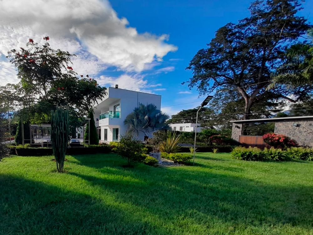 Finca en venta Antioquia Sopetrán Sopetran 350 m2 Habitaciones 6 Baños 5 Garajes 12 Precio $1750000000