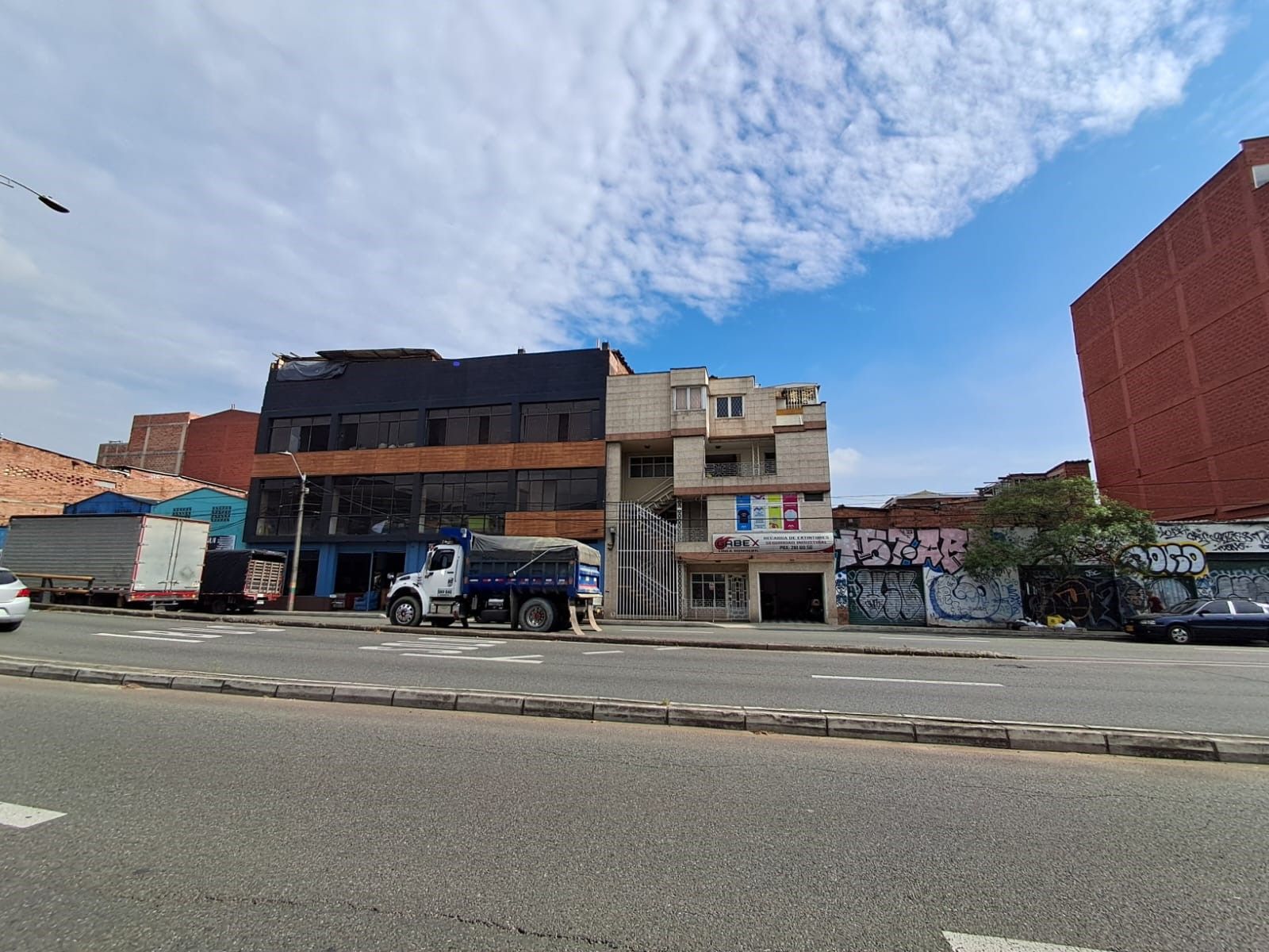 Bodega en arriendo Antioquia Itagüí Simón Bolívar 400 m2 Habitaciones 0 Baños 1 Garajes 0 Precio $10000000