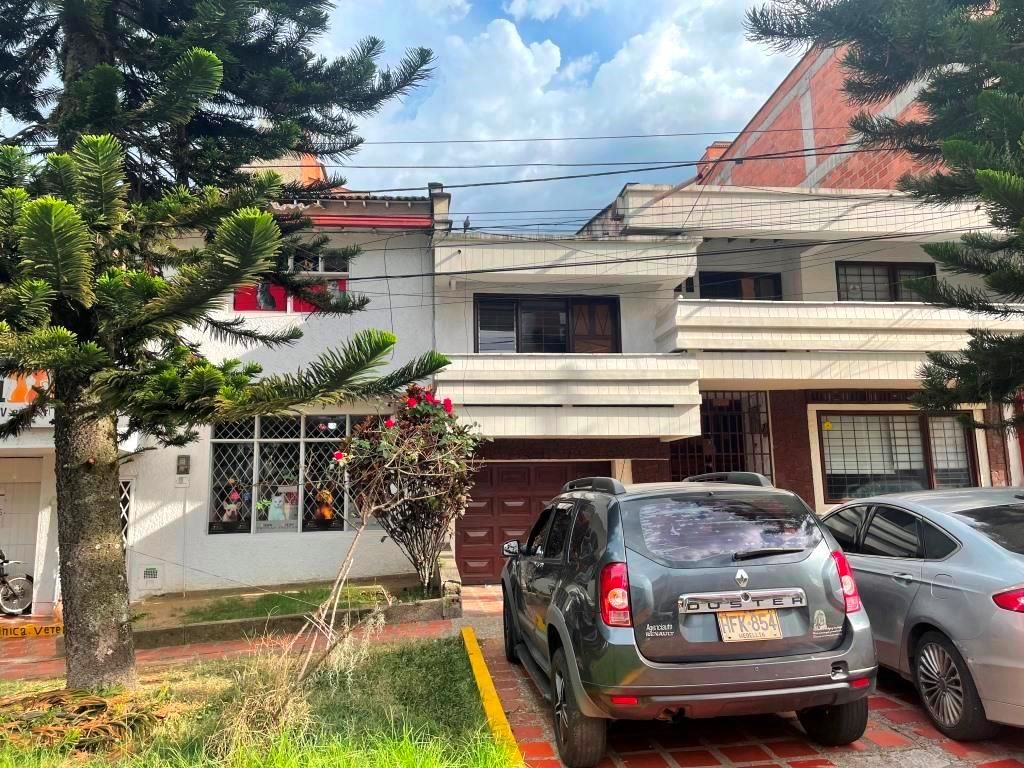 Casa en venta Antioquia Medellín La Castellana 800 m2 Habitaciones 5 Baños 4 Garajes 2 Precio $4895000000