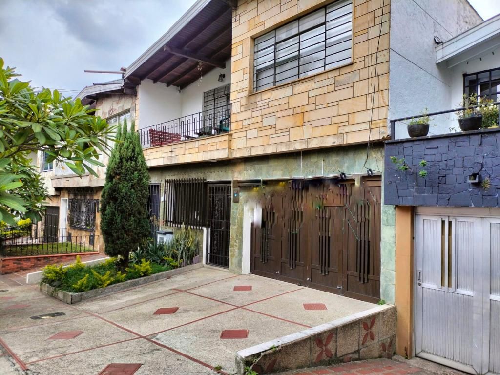 Casa en venta Antioquia Medellín Laureles 224 m2 Habitaciones 4 Baños 3 Garajes 2 Precio $859000000