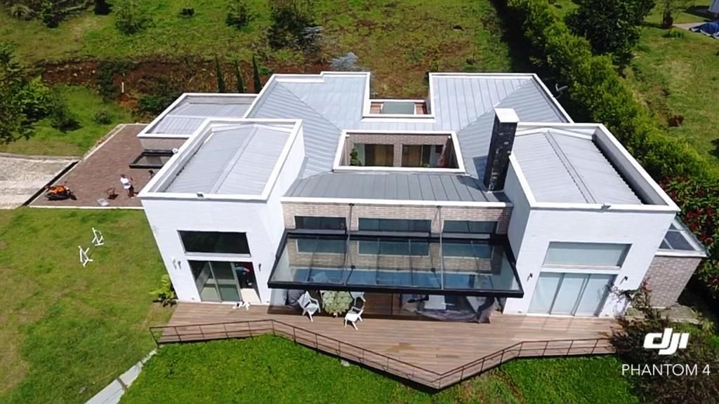 Casa en venta Antioquia Caldas Caldas 270 m2 Habitaciones 3 Baños 4 Garajes 8 Precio $2300000000