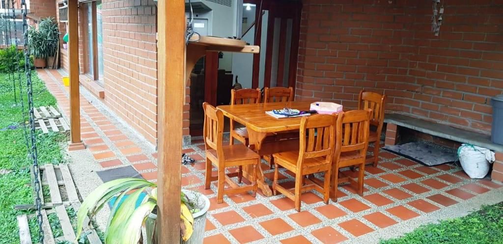 Casa en venta Antioquia Medellín Las Playas 300 m2 Habitaciones 4 Baños 5 Garajes 2 Precio $1150000000