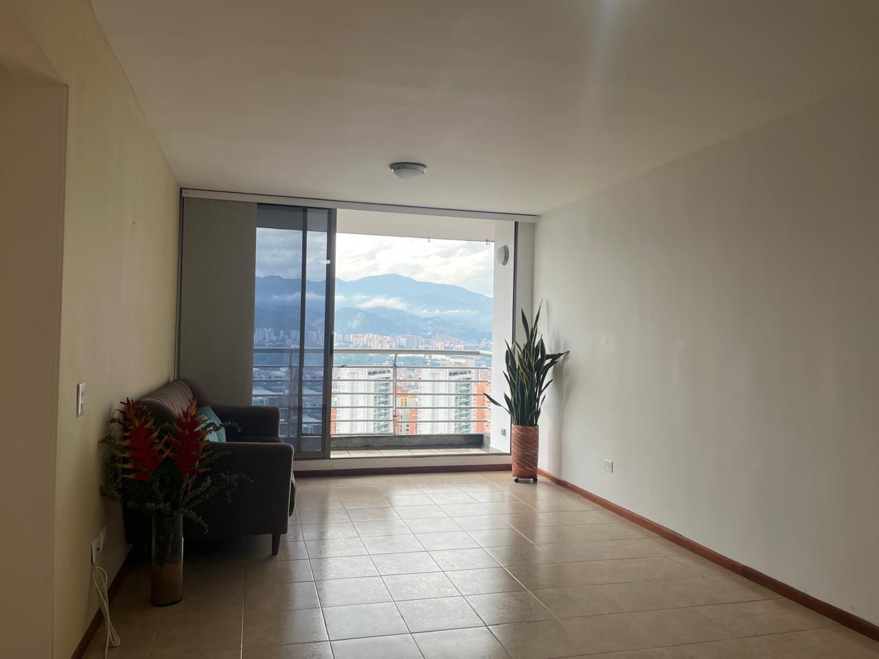 Apartamento en arriendo Antioquia Medellín San Lucas 84 m2 Habitaciones 3 Baños 2 Garajes 1 Precio $4200000