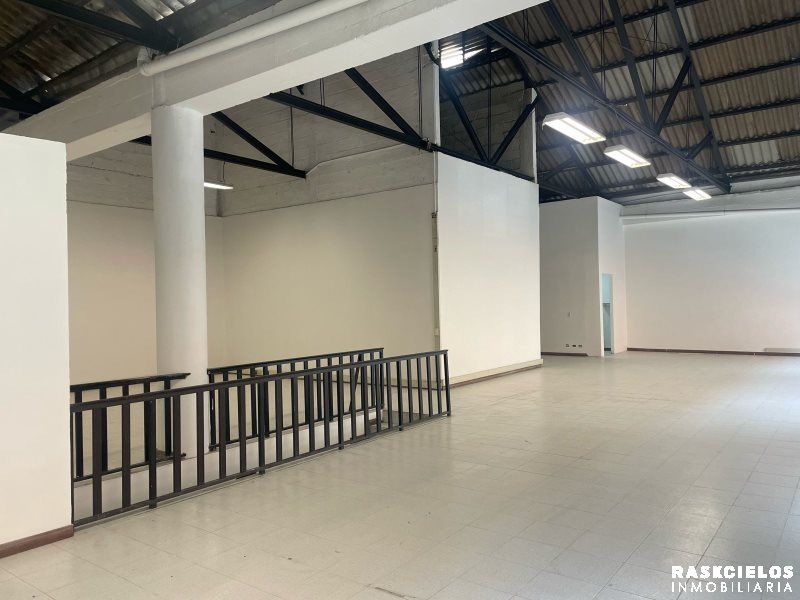 Bodega en arriendo Antioquia Medellín San Bernardo 434 m2 Habitaciones 0 Baños 4 Garajes 0 Precio $17000000
