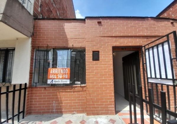 Casa en arriendo Antioquia Medellín La Gloria 140 m2 Habitaciones 10 Baños 5 Garajes 0 Precio $5200000